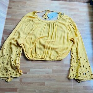 Moon river mustard bell sleeve open back nwt medium